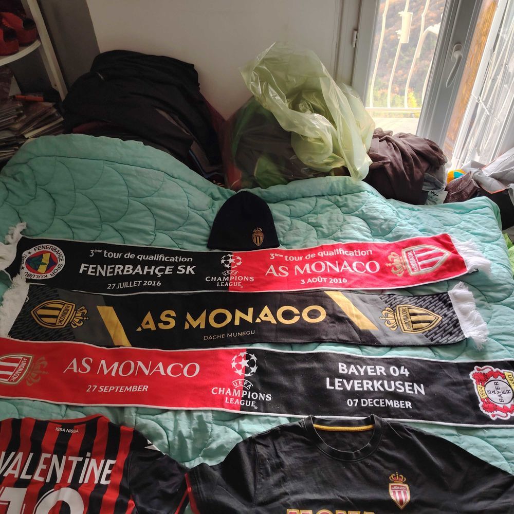ECHARPES ET TEE-SHIRT AS MONACO 