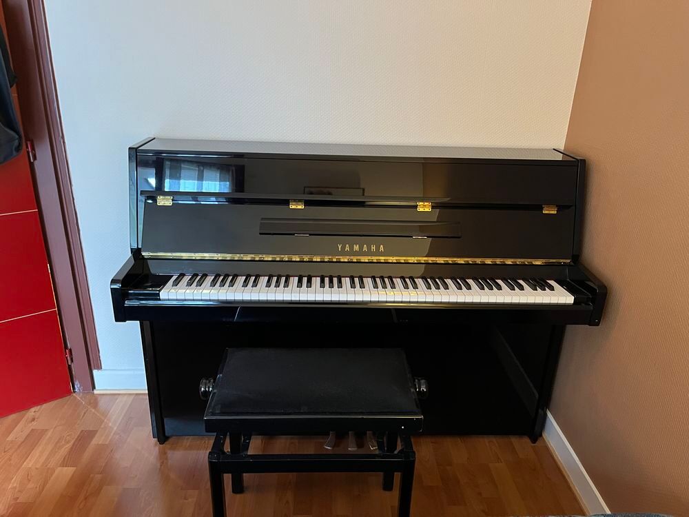 PIANO DROIT YAMAHA M108 EN TR&Egrave;S BON &Eacute;TAT Instruments de musique