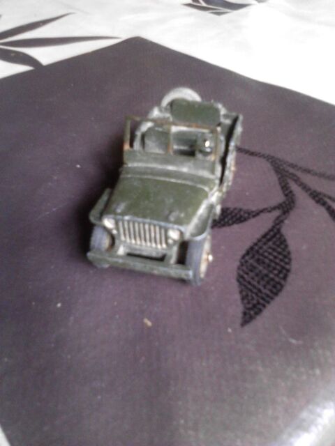 Voiture miniature jeep 80B dinky toys  30 Avermes (03)