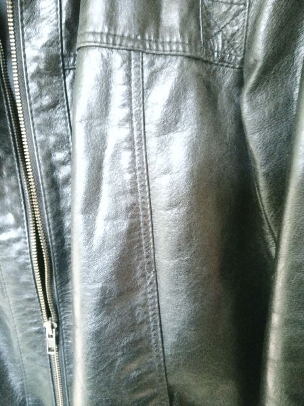 Blouson en croute de cuir noir, Vêtements
