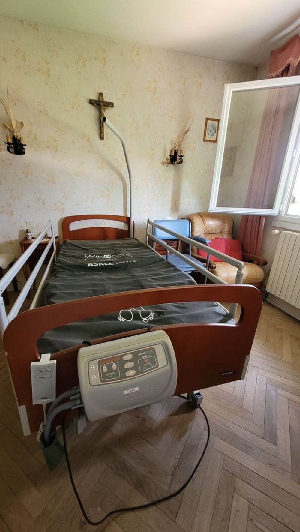 ensemble Lit m&eacute;dicalis&eacute; et petit mat&eacute;riel m&eacute;dical Meubles