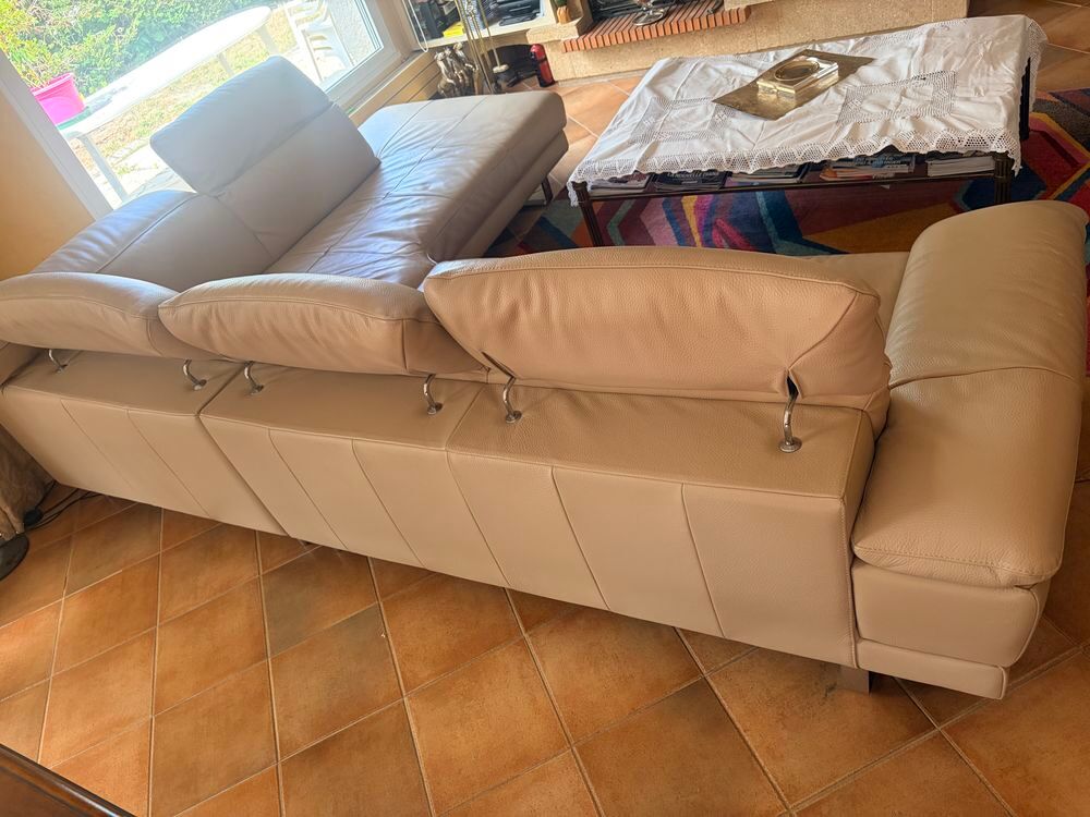 Canap&eacute; d'angle cuir beige 3.00 x 2.35 t&ecirc;ti&egrave;res r&eacute;glables Meubles
