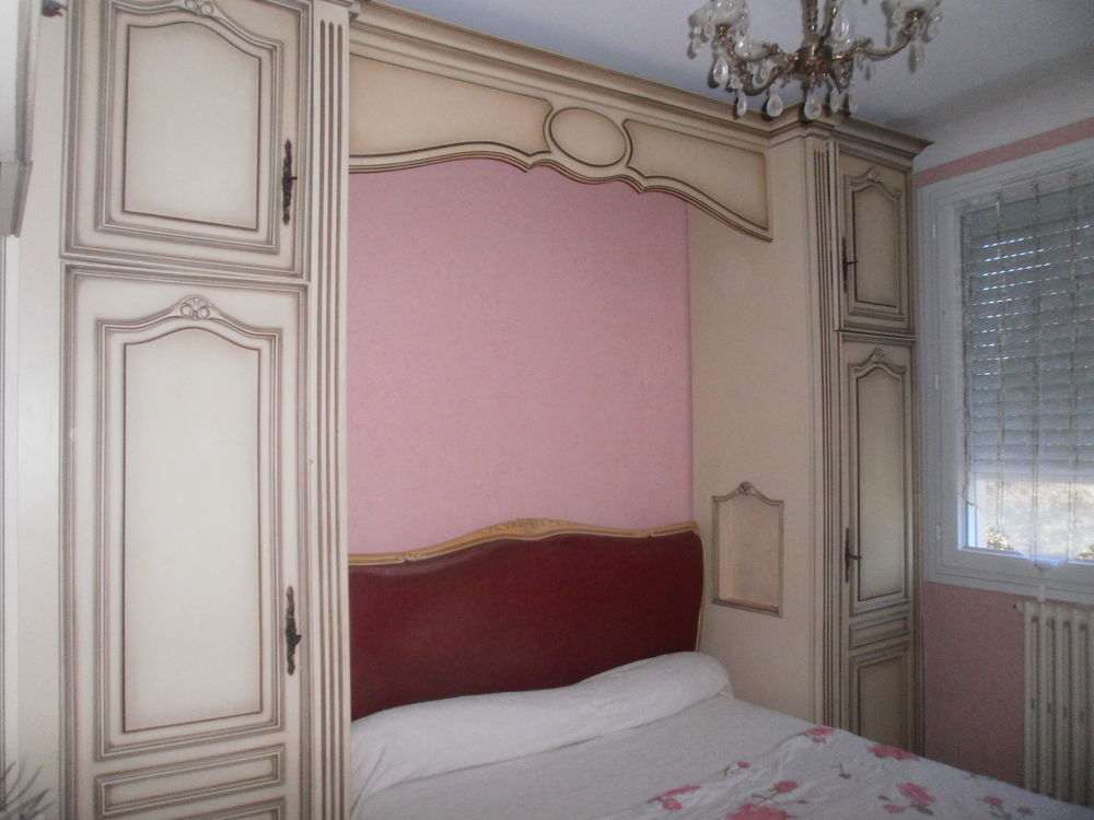 BOIS DE LIT STYLE LOUIS XV VELOURS ROSE Meubles