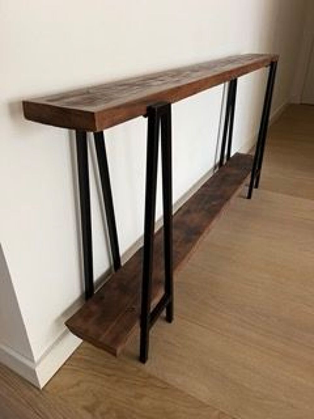 Console 2 &eacute;tag&egrave;res bois /m&eacute;tal noir
Meubles