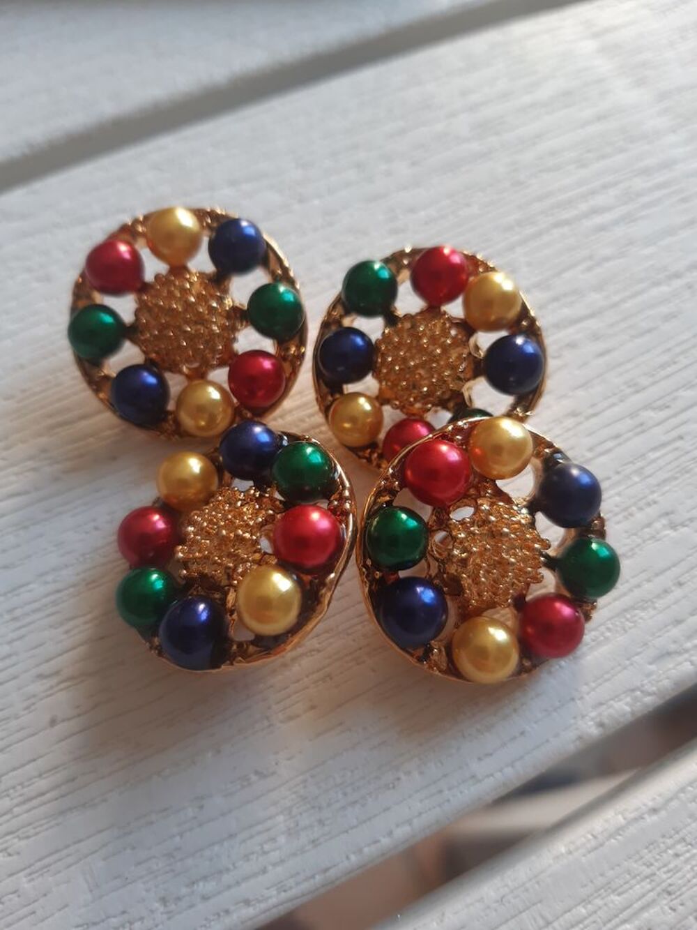 Lot 4 boutons couture m&eacute;talliques multicolores Bijoux et montres