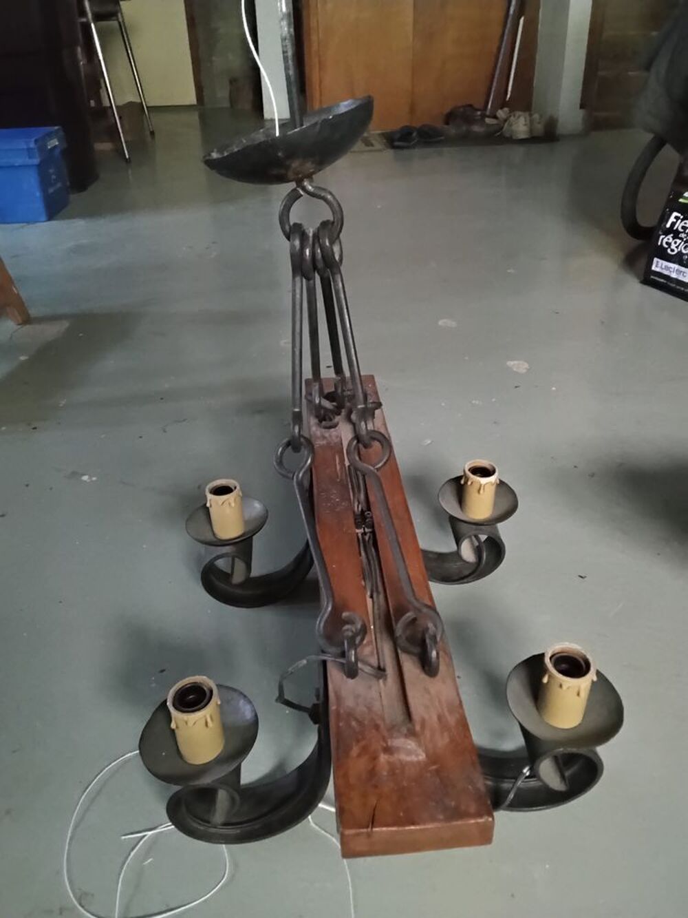 3 LUSTRES BOIS ET FERRONNERIE 
Décoration
