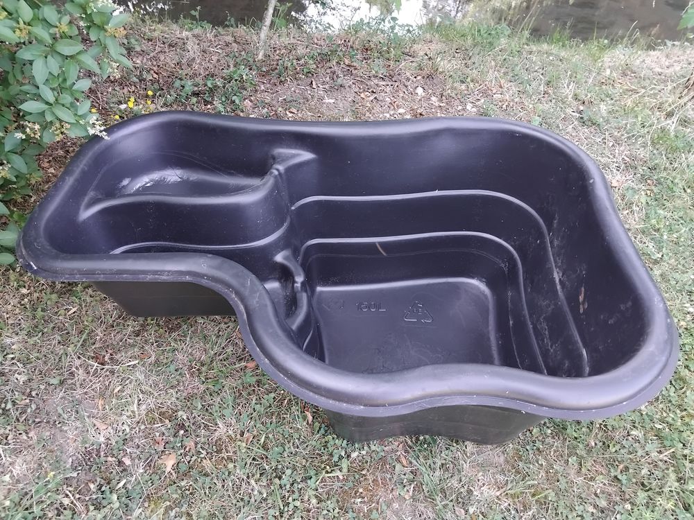 Bassin de jardin pr&eacute;form&eacute; 150 L Jardin