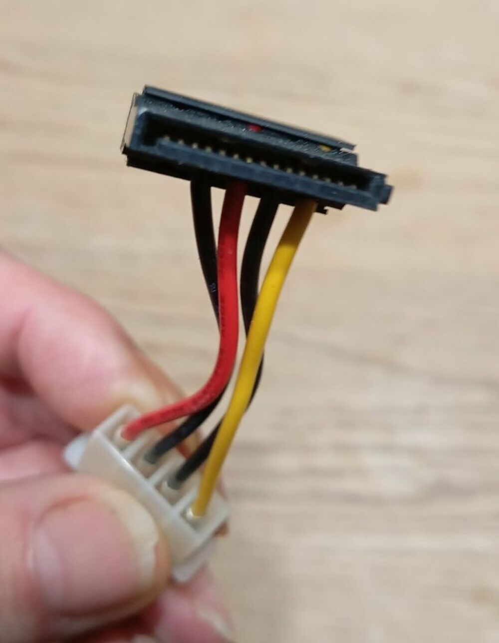 Adaptateur alimentation SATA Matériel informatique