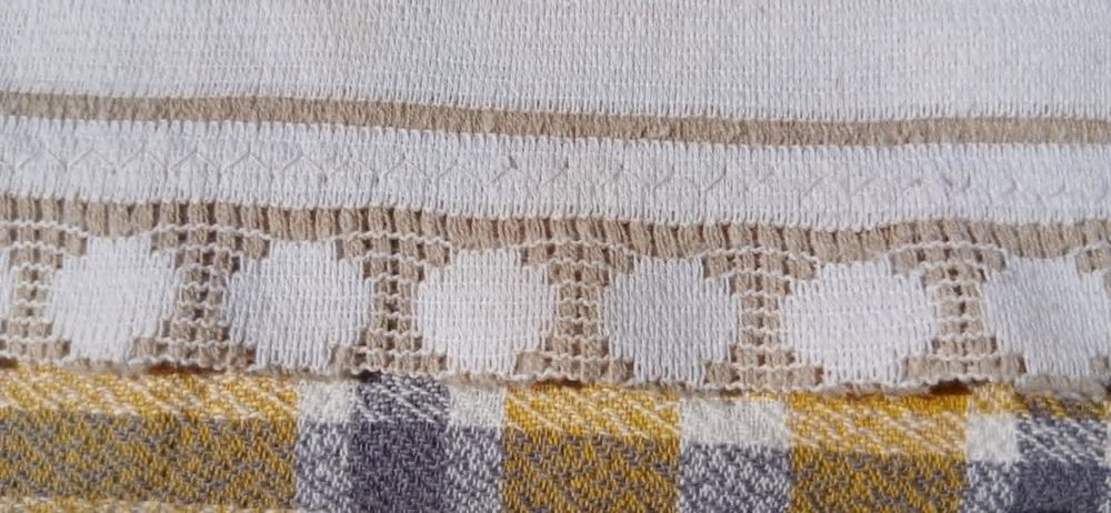 Ancien Napperon / Serviette de table : Dimension 38 x 39 cm Décoration