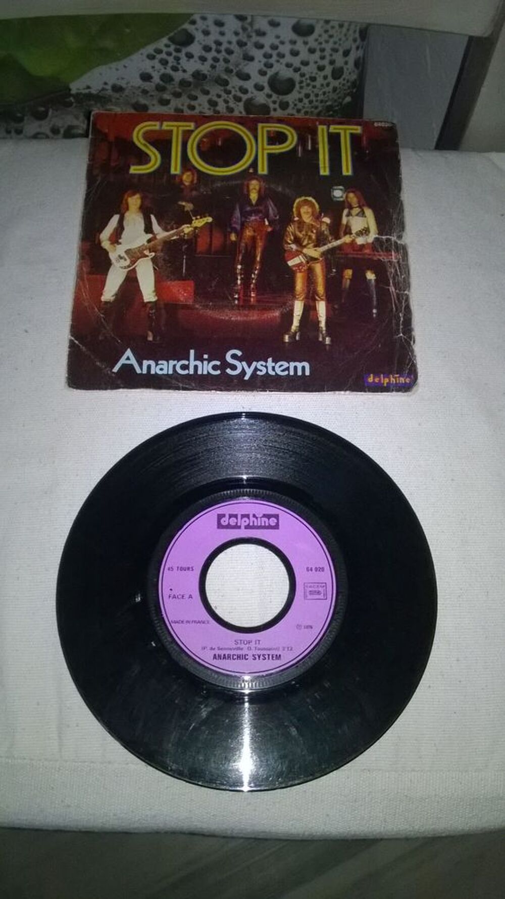 Vinyle 45 T Anarchic System 
Stop It 
1976
Bon etat
Sto CD et vinyles