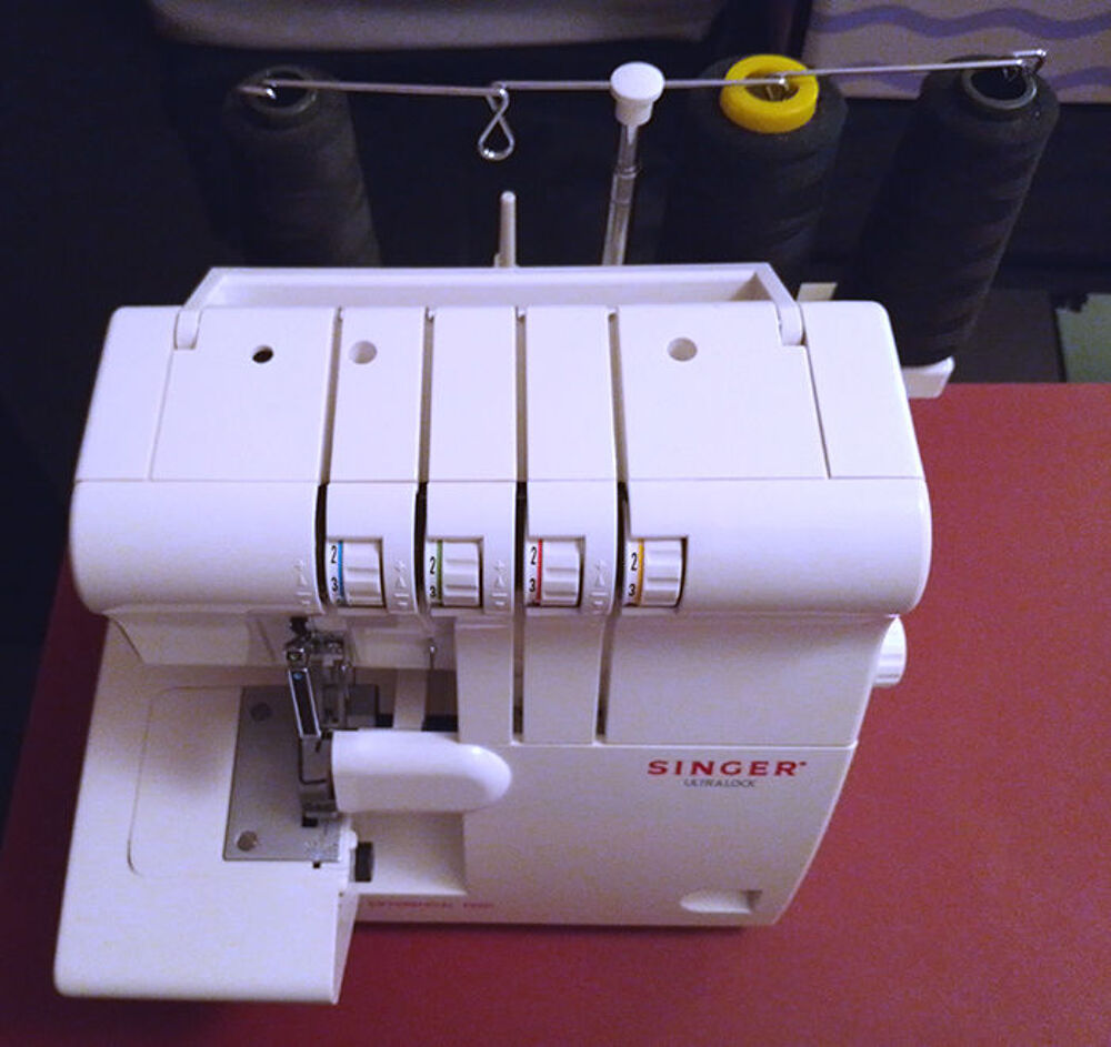 Surjeteuse Singer NEUVE Electroménager