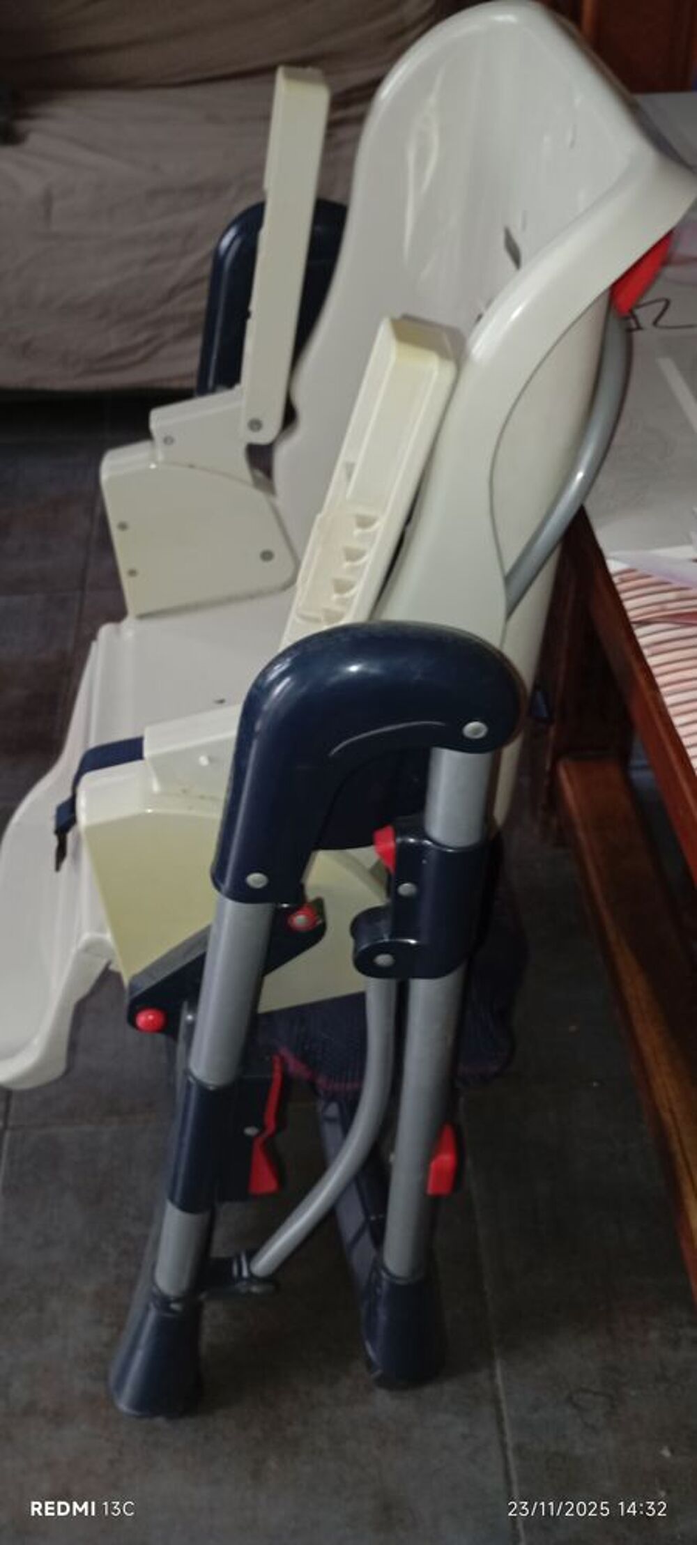 chaise haute Puériculture