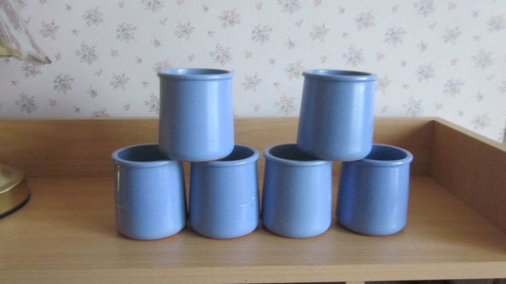 petits pots en gr&egrave;s bleu Cuisine