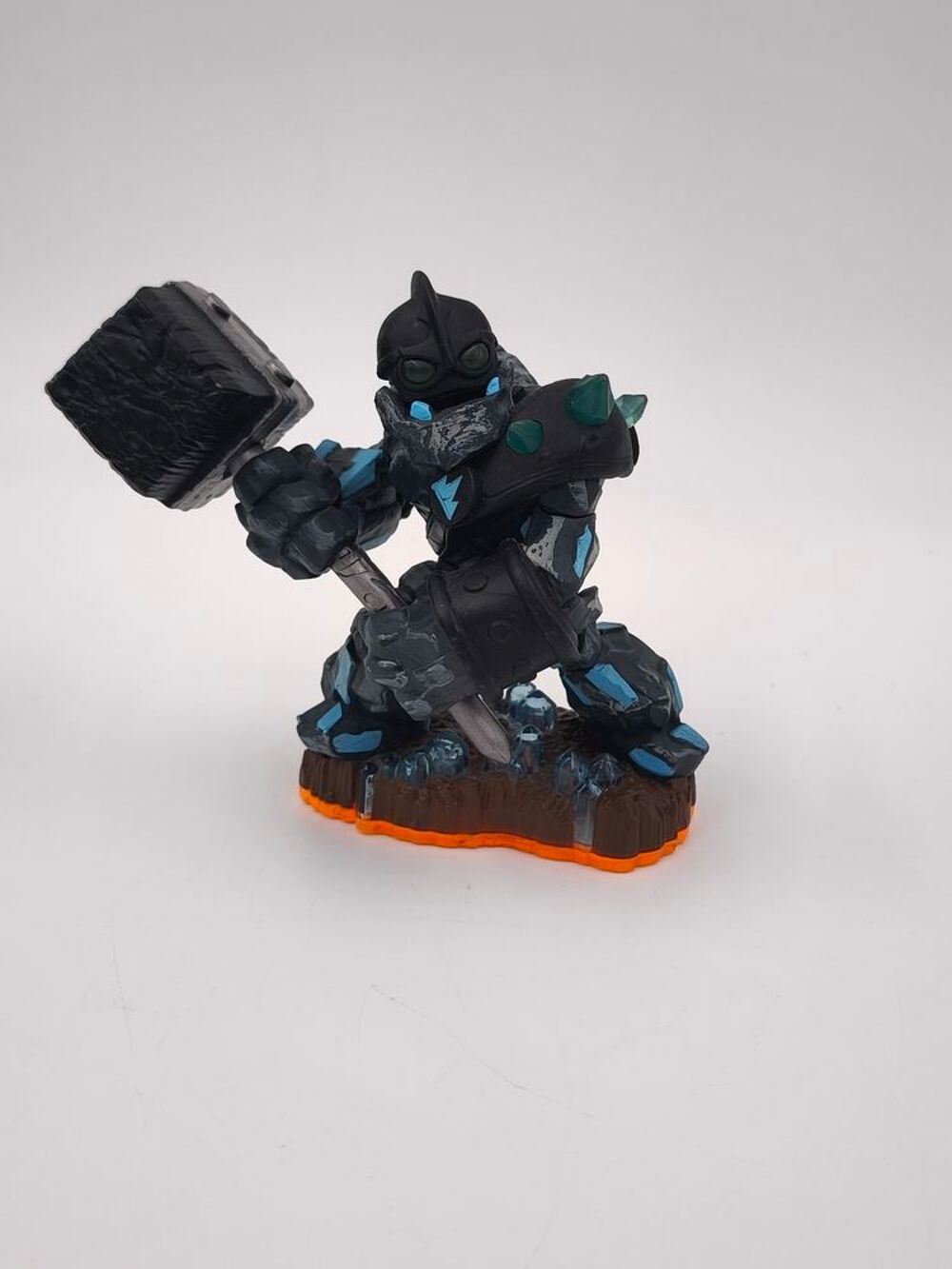 Figurine Skylanders Giants Crusher (Model 84515888) Consoles et jeux vidéos