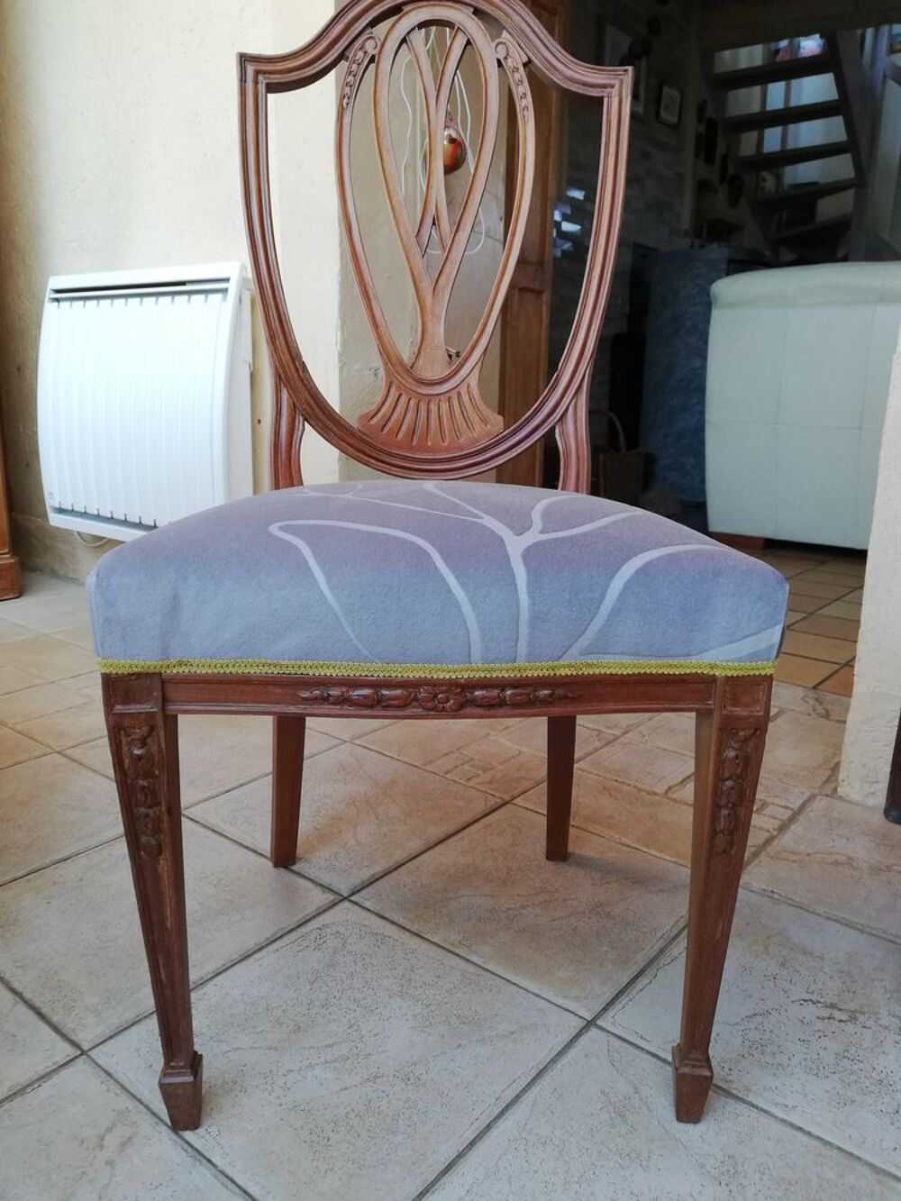 lot de 2 chaises anciennes raffin&eacute;es -r&eacute;nov&eacute;es. Meubles