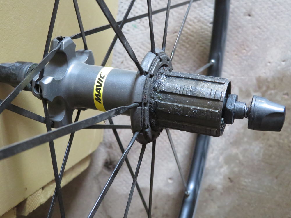 Stop affaire, magnifique roue Mavic Ksyrium Elite Ust. Vélos
