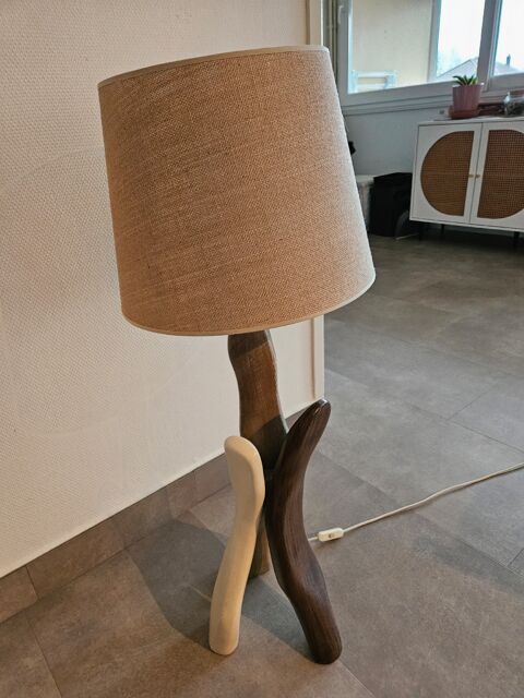 Lampe de table trpied en bois avec abat-jour beige 140 Bourg-en-Bresse (01)
