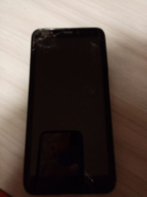 Téléphone portable wiko y60 bleu anthracite écran cassé  0 Craponne (69)