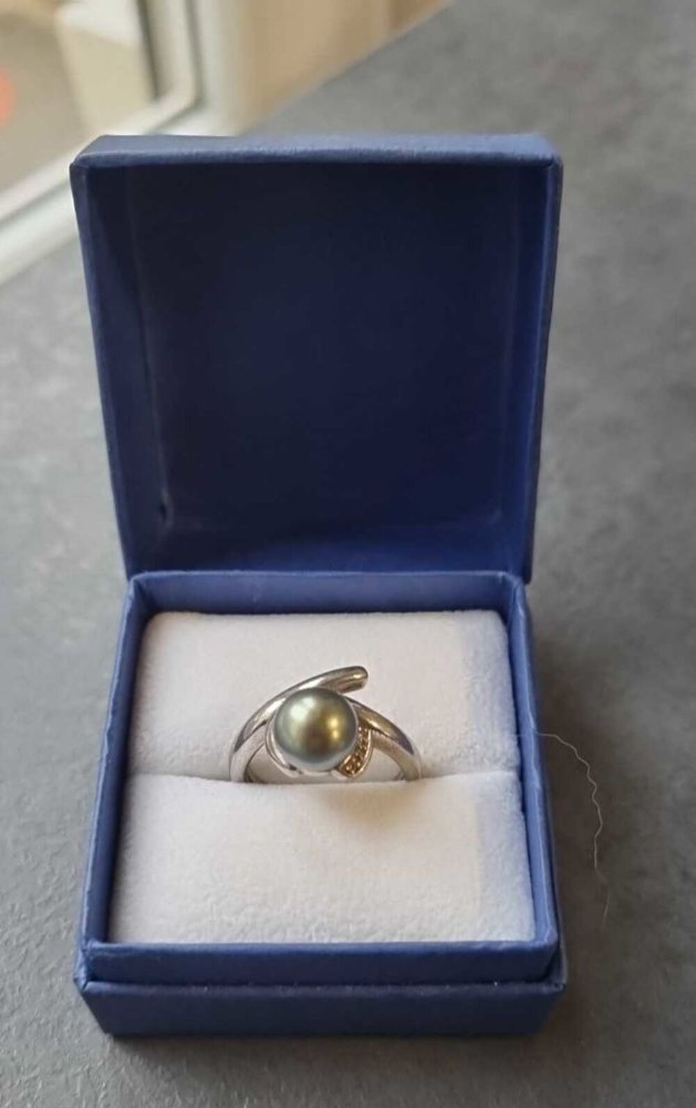 Tr&egrave;s jolie bague en argent T56 et perle de tahiti Bijoux et montres