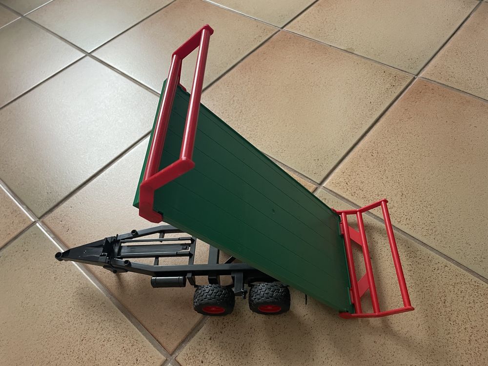 Remorque plateau balles rondes (Bruder made in germany) Jeux / jouets