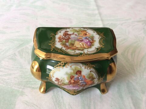 Bo�te � bijoux Limoges forme commode d�cor sc�nes galantes 25 Gif-sur-Yvette (91)