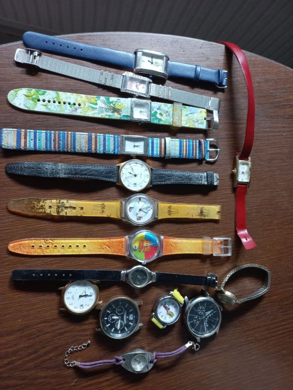 LOT 15 MONTRES pou pieces d&eacute;tach&eacute;es Bijoux et montres