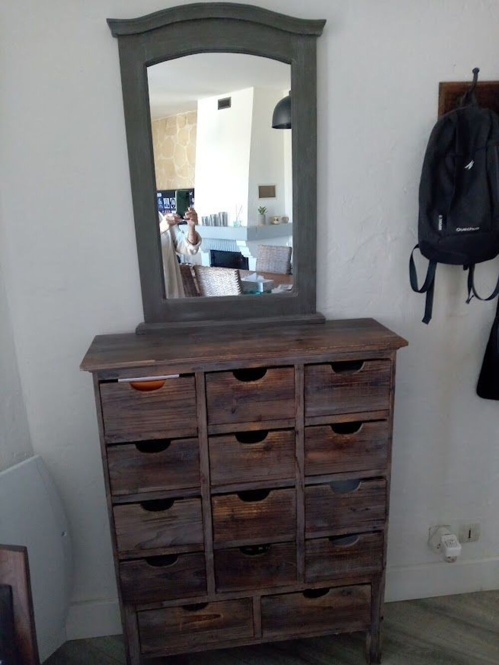 meuble avec 14 tiroirs h 104 L80 + miroir. Meubles