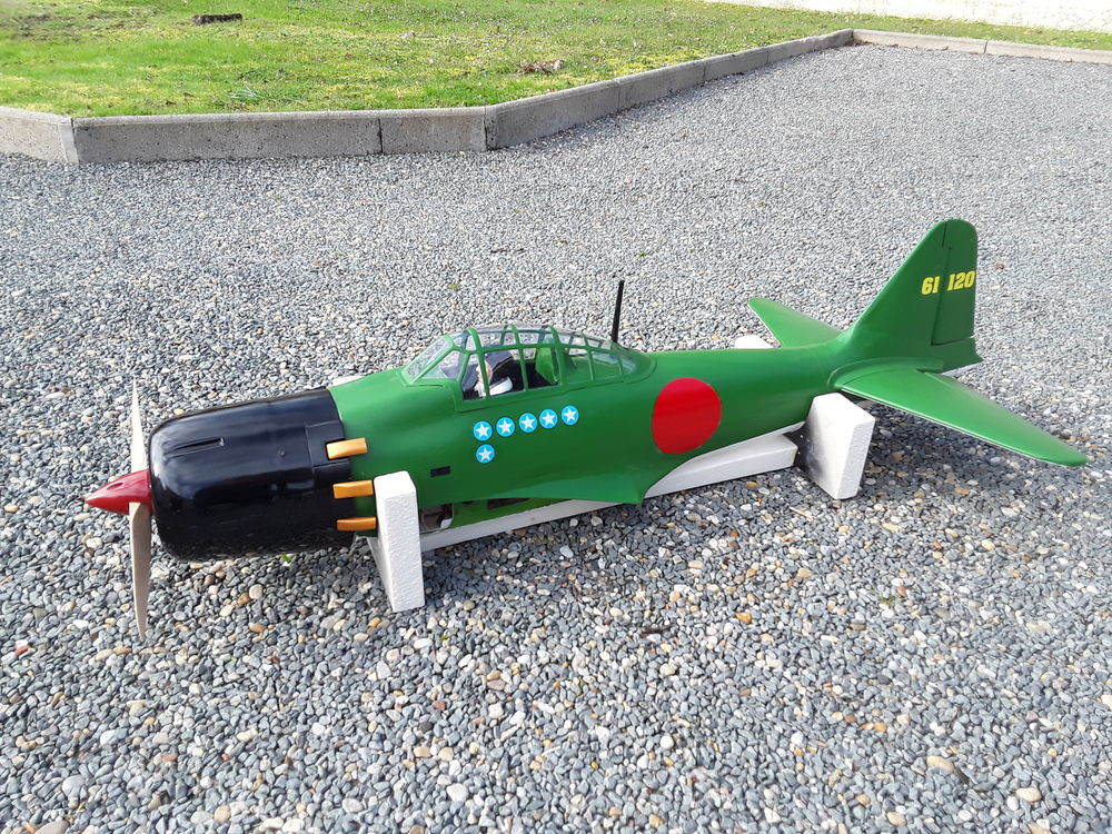 mod&egrave;le r&eacute;duit avion t&eacute;l&eacute;command&eacute; Jeux / jouets
