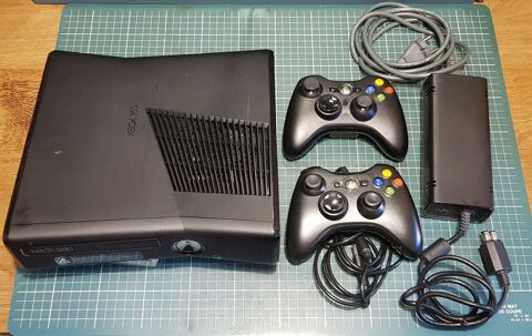 Console Microsoft XBOX 360 Slim 250Go noire Mod�le 1439 Montrouge (92)