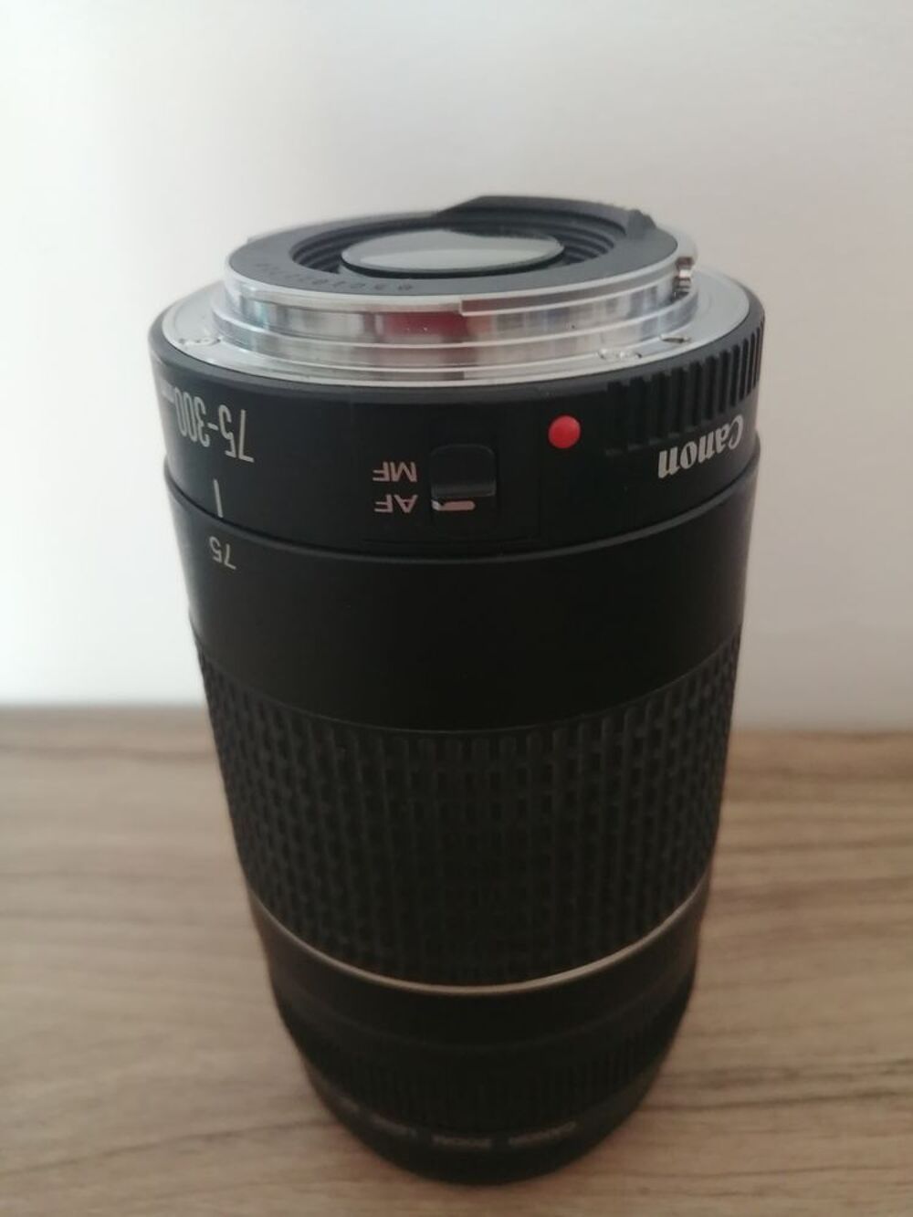 Appareil photo canon EOS 600 d
Zoom 75.300 mm 
Photos/Video/TV