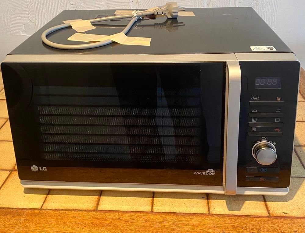 four MICRO-ONDES LGB Cuisine