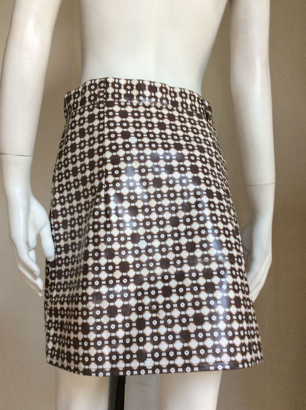 jupe en cuir &eacute;cologique a imprim&eacute; inspir&eacute; des ann&eacute;es 70 Vêtements