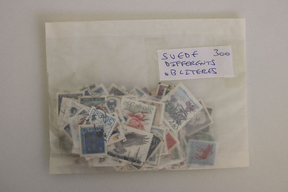 Su&egrave;de 300 timbres diff&eacute;rents oblit&eacute;r&eacute;s 