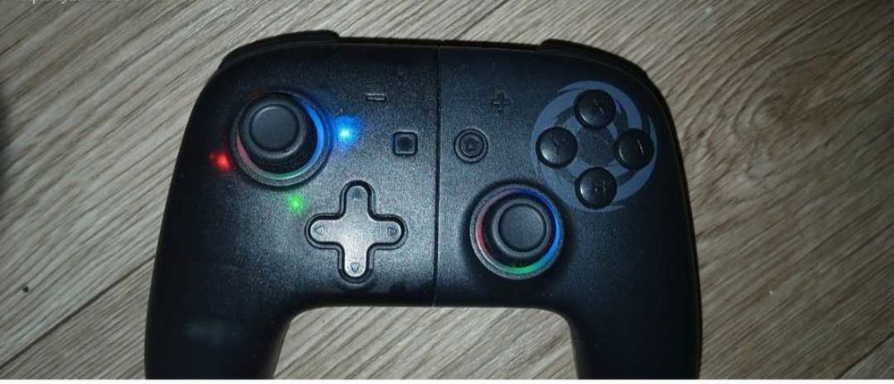 Manette sans fil ONIVERSE ONIPAD Black Star, en parfaite &eacute;tat, tr&egrave;s peu utilis&eacute;e Consoles et jeux vidéos