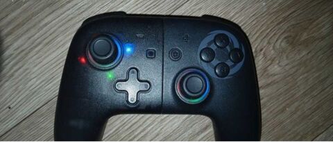 Manette sans fil ONIVERSE ONIPAD Black Star, en parfaite �tat, tr�s peu utilis�e 30 Neuilly-sur-Marne (93)
