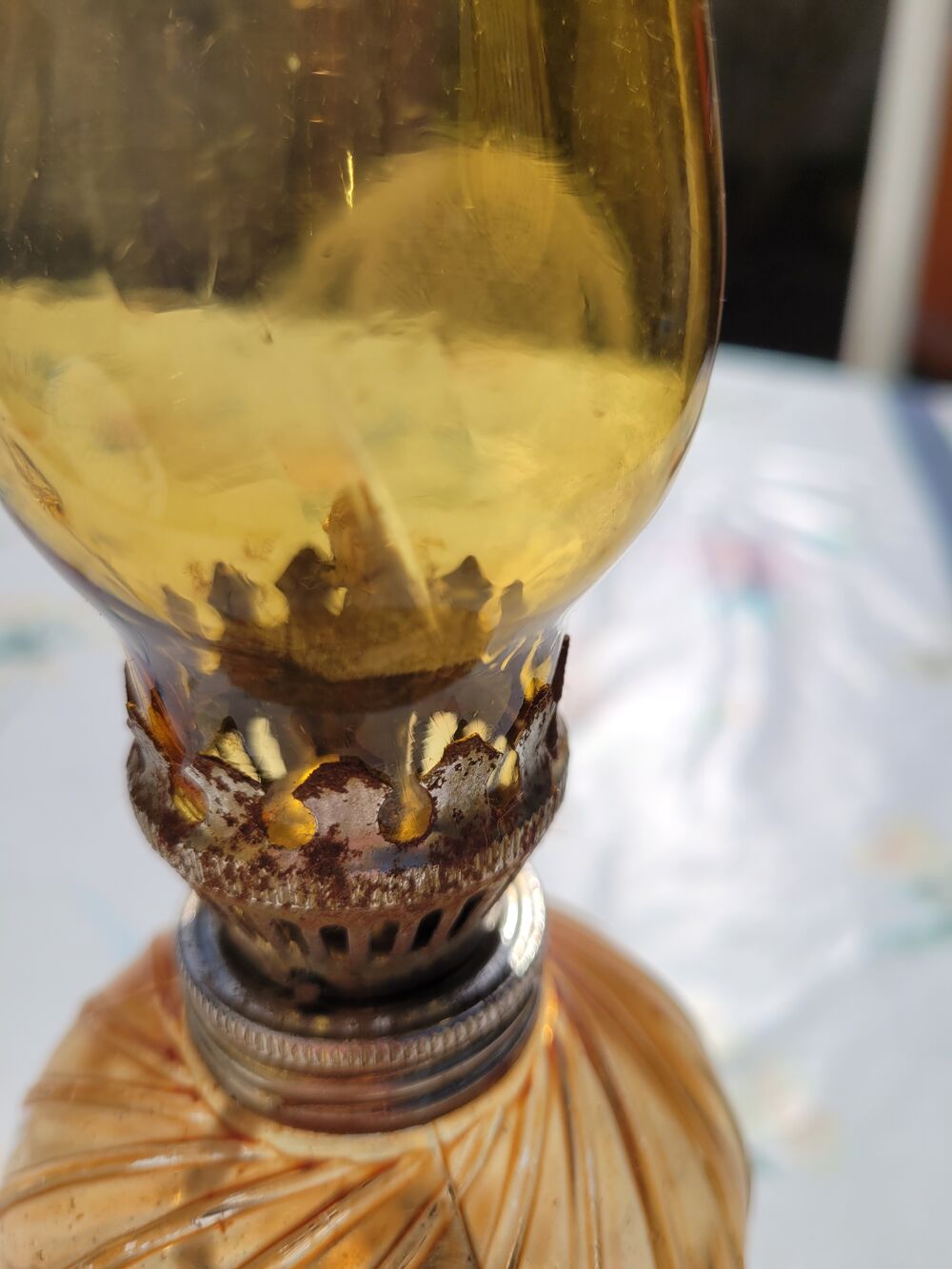 petite lampe &agrave; p&eacute;trole vintage 