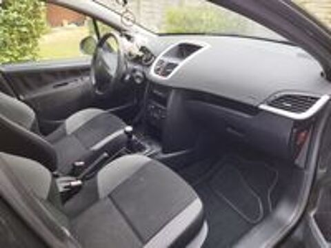 207 1.4 VTi 16V 95ch Trendy 2008 occasion 35730 Pleurtuit