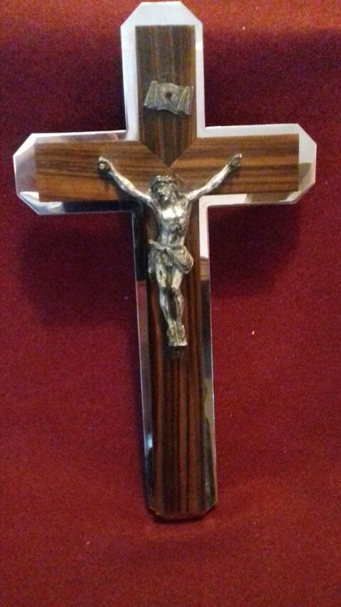 crucifix 35 Vendeuvre-du-Poitou (86)