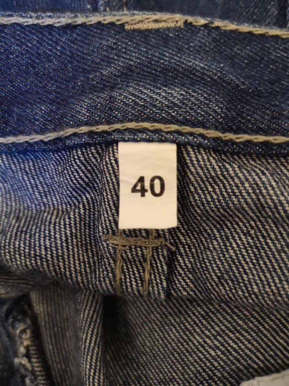 Jeans homme. Taille 40. Neuf avec &eacute;tiquette Vêtements