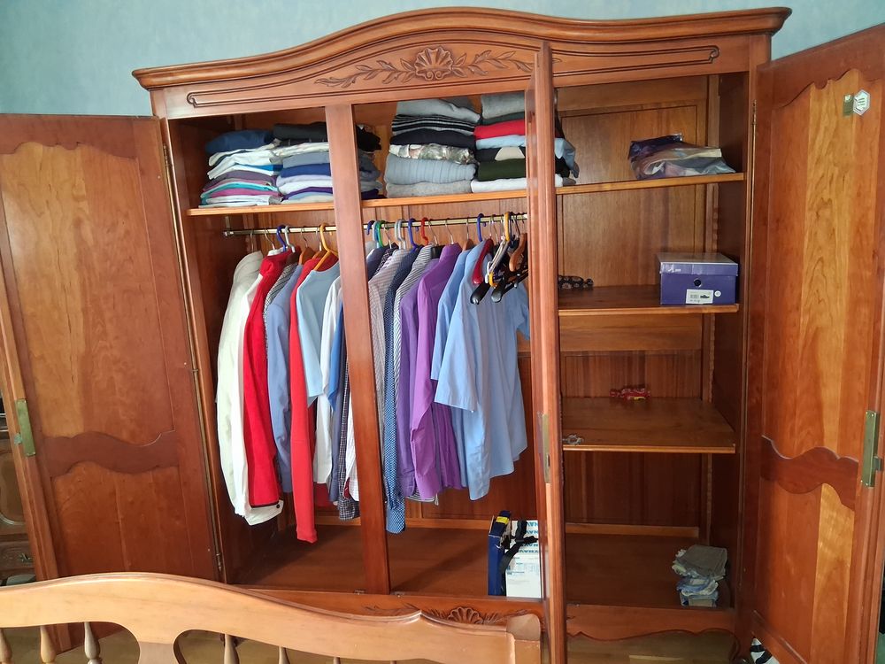 Armoire chambre bois merisier le lit tables de nuit Meubles