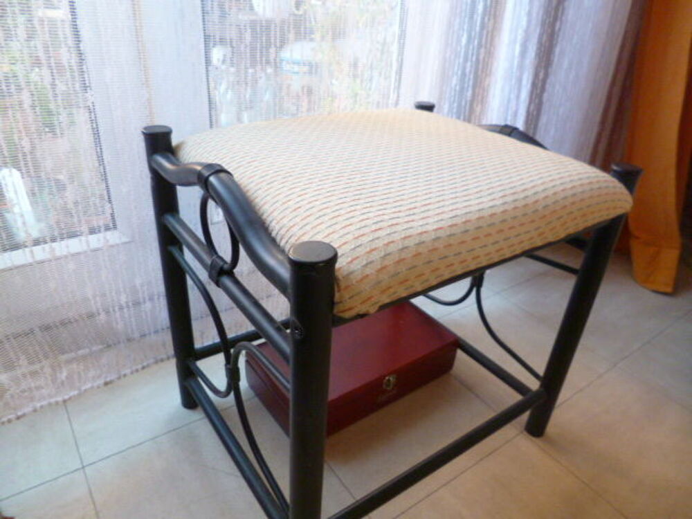 Petits meubles : - table de nuit , ..... Meubles