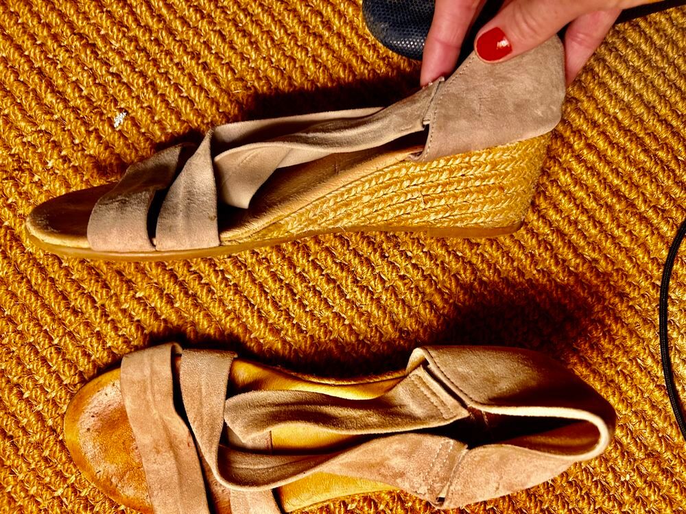 Nus pieds compens&eacute;s us&eacute;s belle qualit&eacute; Chaussures
