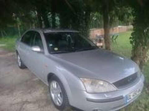 Mondeo 2.0i Ghia 2001 occasion 18100 Vierzon