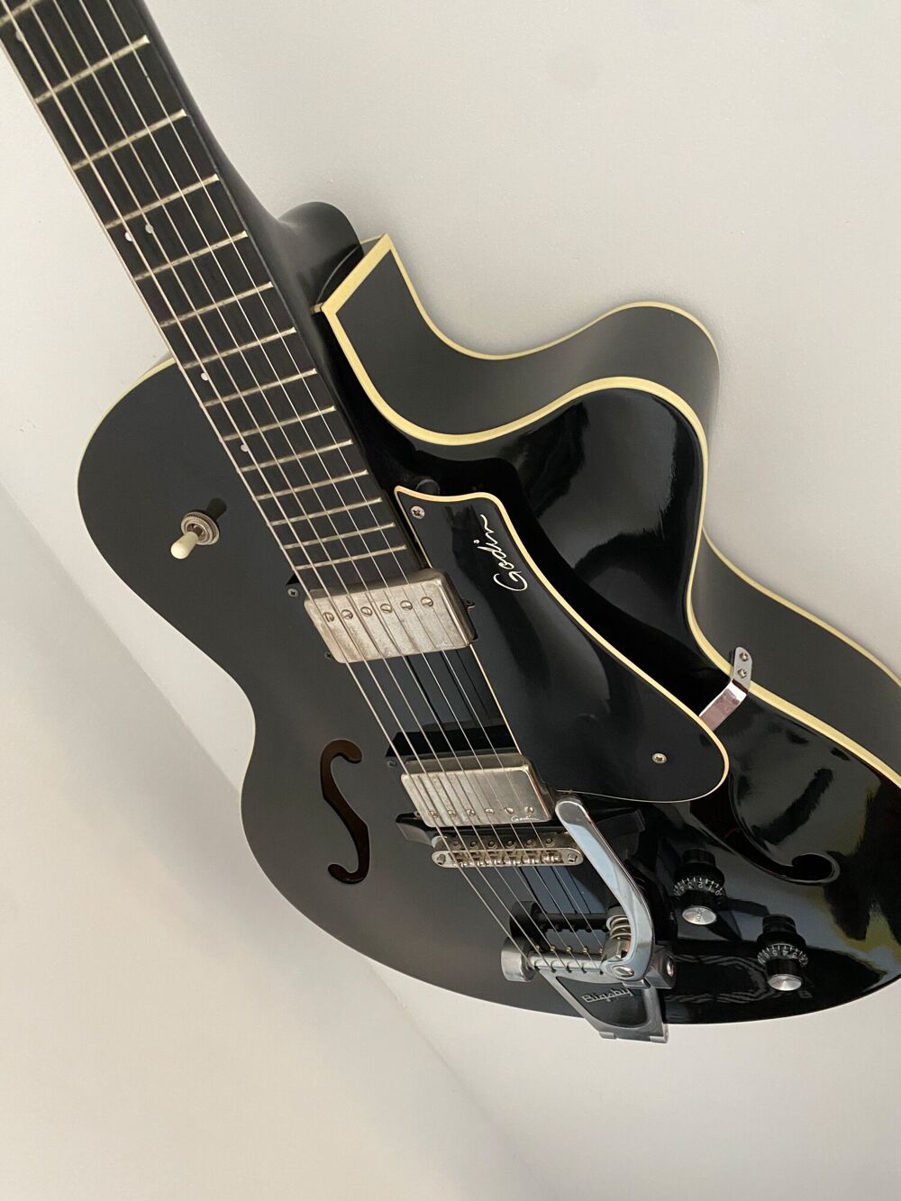 Guitare Godin 5th avenue Uptown black Instruments de musique
