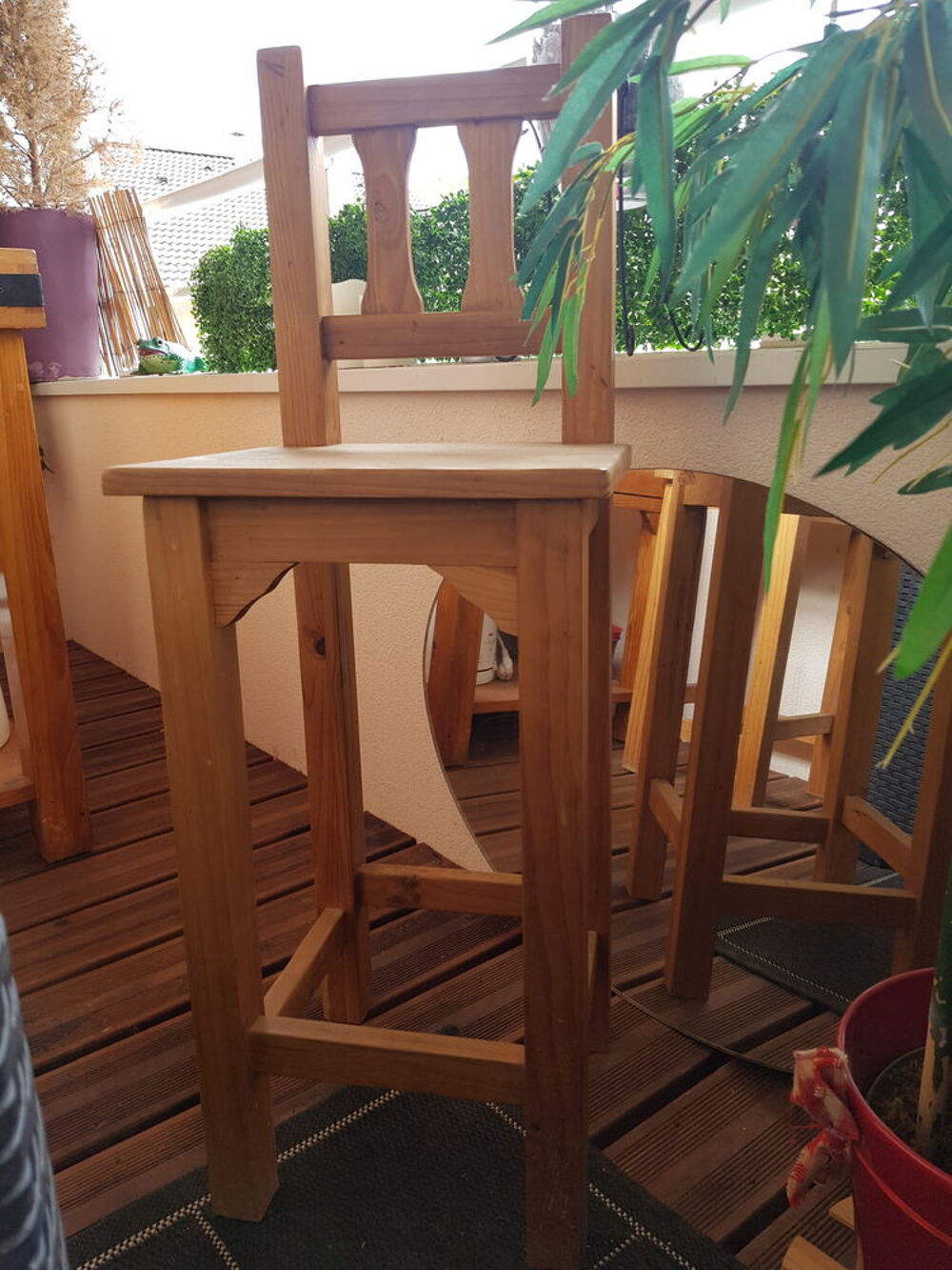 Table et chaises hautes. Meubles