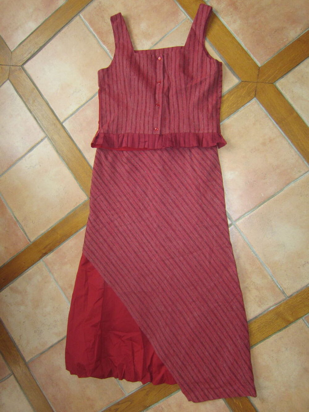 ensemble habill&eacute; JUPE BUSTIER T. 44 Vêtements