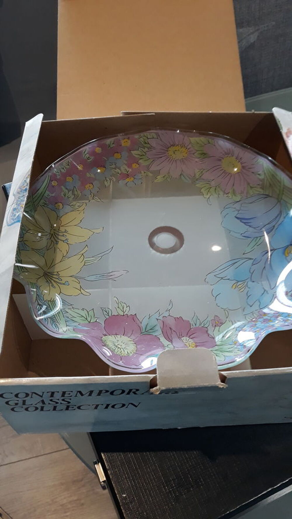 Plat sur pied d&eacute;cor&eacute; pour g&acirc;teaux Cuisine
