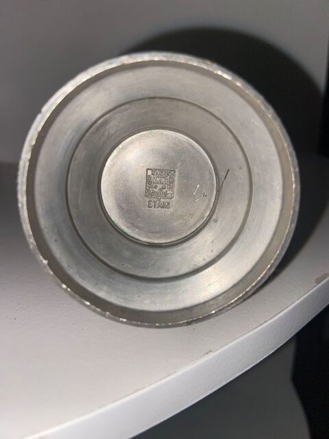 Soliflore/mini vase en étain avec poinçon   Paris €  Qualité €  Etain  . Saint-Aubin-de-Médoc (33)