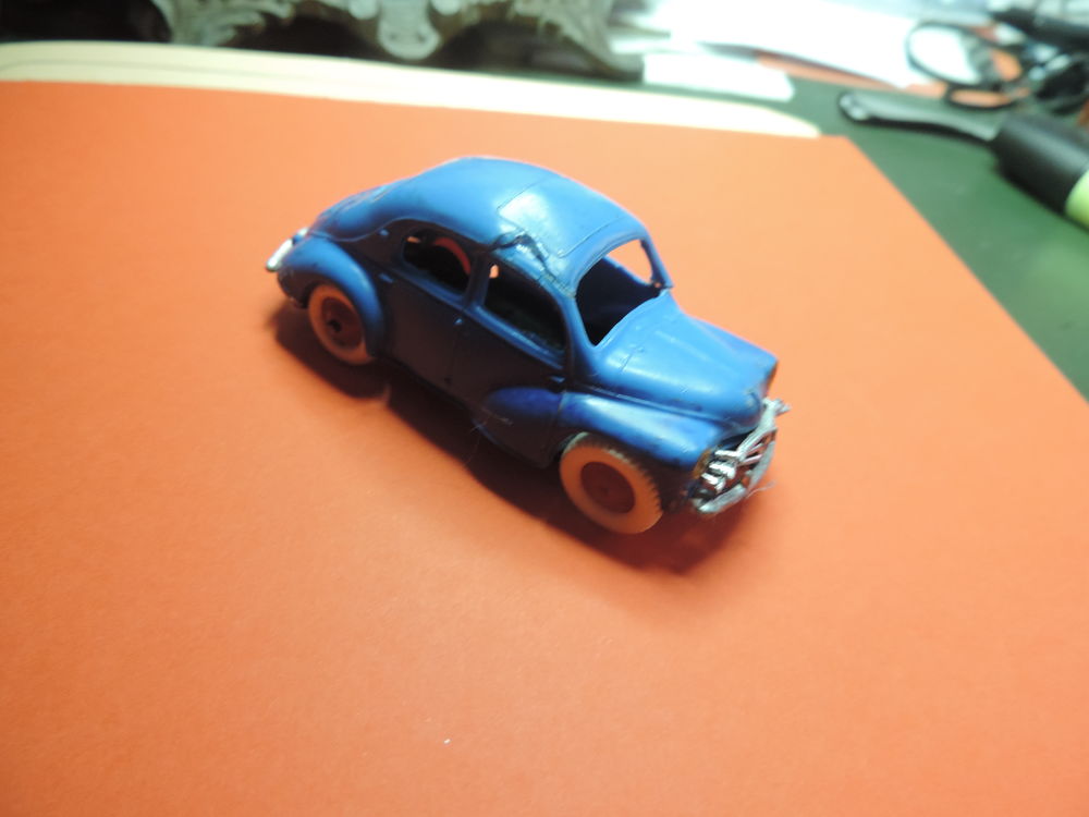 NOREV - 4 cv - RENAULT - Echelle : 1/43 &egrave;me.
