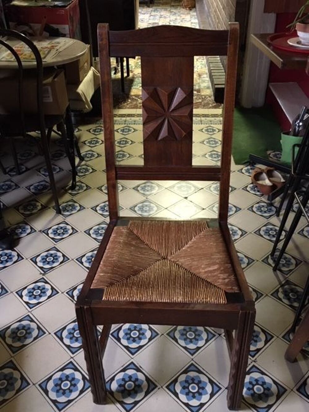 6 chaises en bois fonc&eacute; Meubles